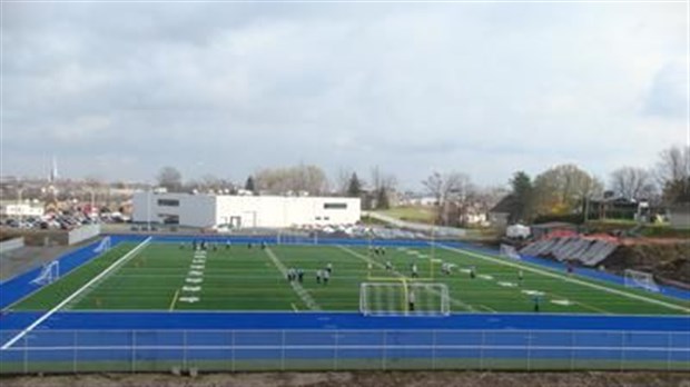 Terrain du Collège Boisbriand: la direction et la ville se relancent la balle