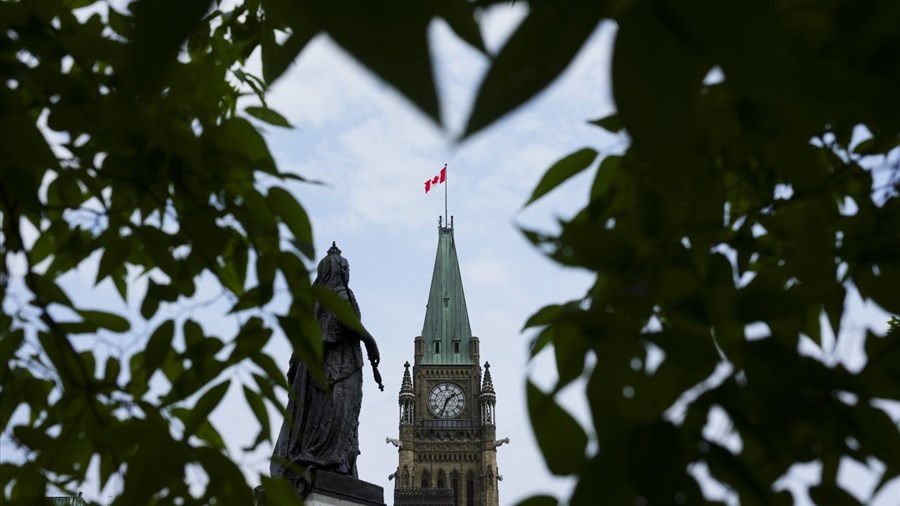 Le gouvernement Trudeau réduit une fois de plus les permis pour étudiants étrangers